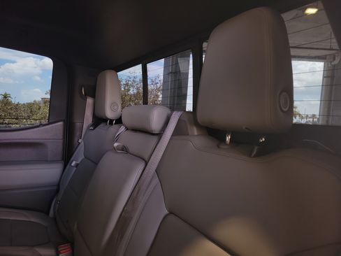Used 2021 Chevrolet Silverado 1500 LTZ RWD image 9