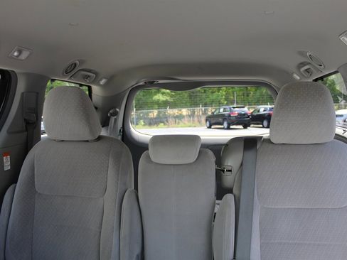 Used 2015 Toyota Sienna LE image 8