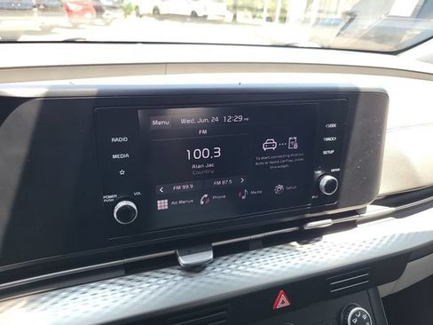 Used 2024 Kia Carnival LX FWD image 27