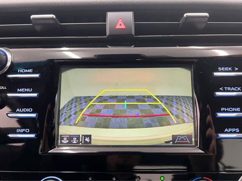 Used 2018 Toyota Camry LE image 6