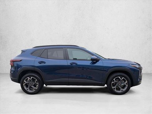 Used 2024 Chevrolet Trax LT w/ Driver Confidence Package FWD image 4