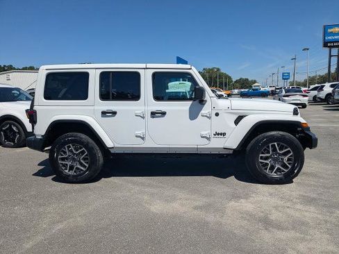 Used 2025 Jeep Wrangler Unlimited Sahara AWD/4WD image 3