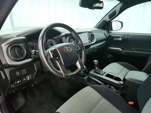 Used 2020 Toyota Tacoma TRD Sport w/ Technology Package AWD/4WD image 10