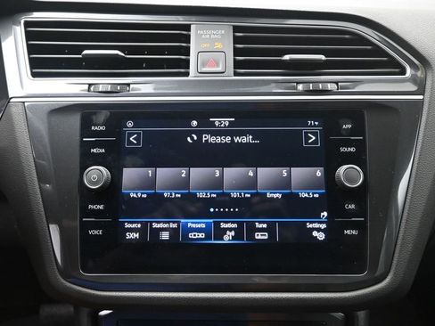 Used 2024 Volkswagen Tiguan SE FWD image 11