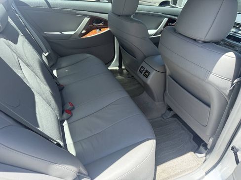 Used 2010 Toyota Camry XLE FWD image 8