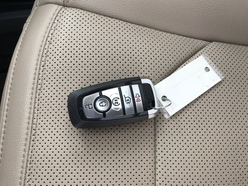 Used 2024 Ford Expedition Limited image 27