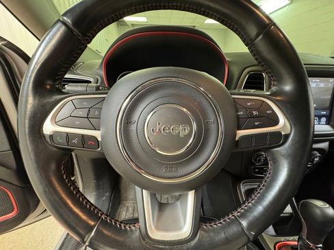 Used 2019 Jeep Compass Trailhawk AWD/4WD image 34