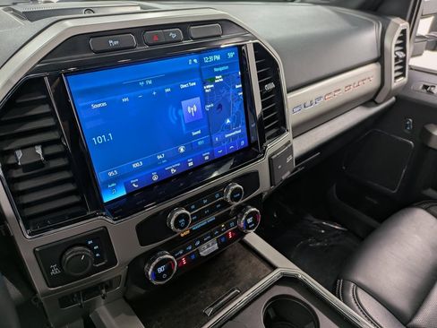 Used 2022 Ford F250 Lariat w/ Chrome Package image 10