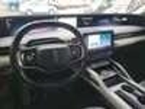 Used 2024 Lincoln Nautilus Reserve image 8