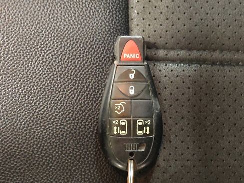 Used 2020 Dodge Grand Caravan SXT image 32