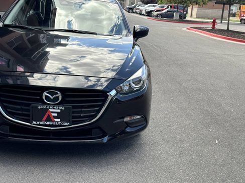 Used 2018 MAZDA MAZDA3 Sport FWD image 11