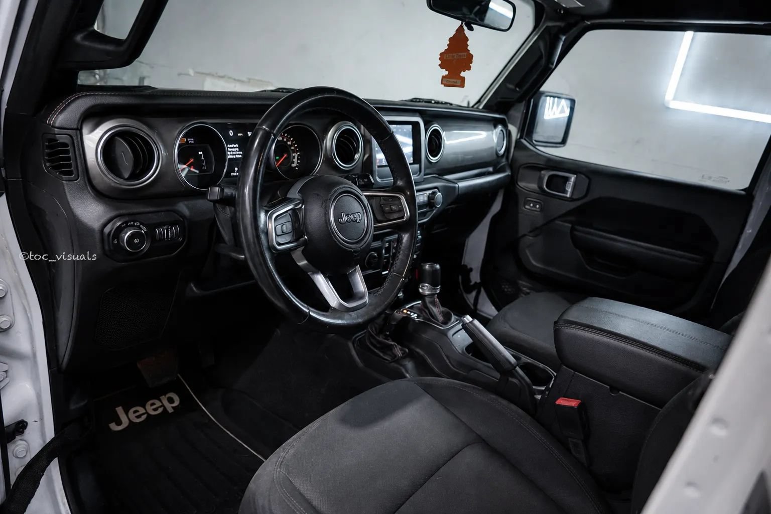 Used 2019 Jeep Wrangler Unlimited Sahara AWD/4WD image 4