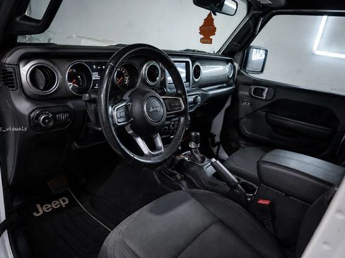 Used 2019 Jeep Wrangler Unlimited Sahara AWD/4WD image 4