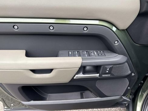 New 2026 Land Rover Defender 110 X-Dynamic SE image 18