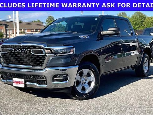 Used 2025 RAM 1500 Big Horn AWD/4WD image 3
