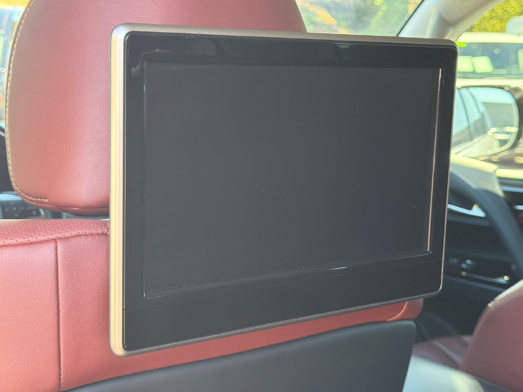 Used 2017 Lexus LX 570 4WD w/ Luxury Package image 23