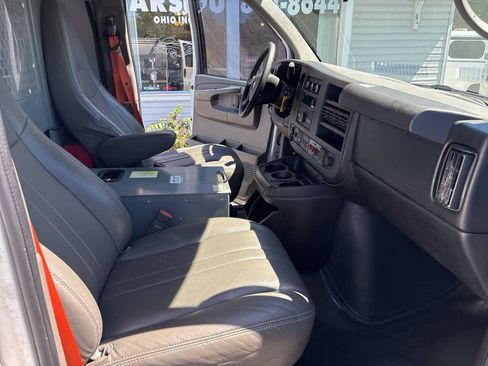 Used 2015 Chevrolet Express 2500 RWD image 19