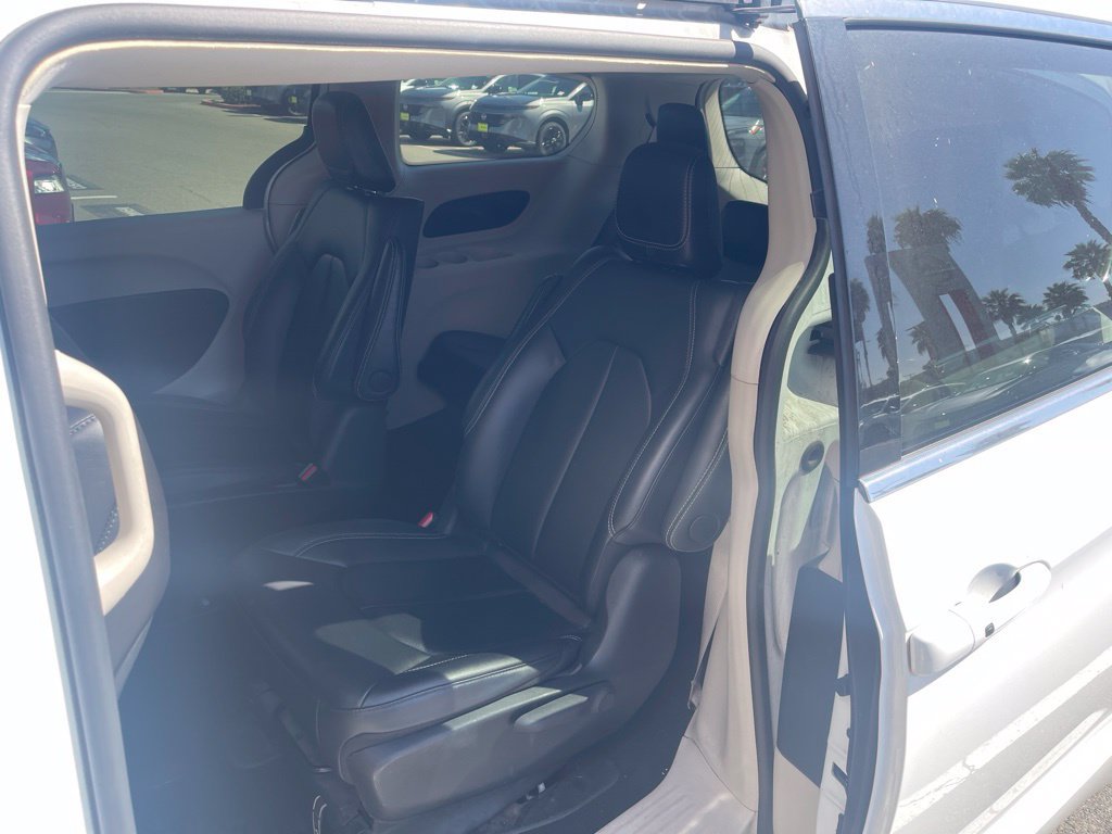 Used 2024 Chrysler Pacifica Limited FWD image 5