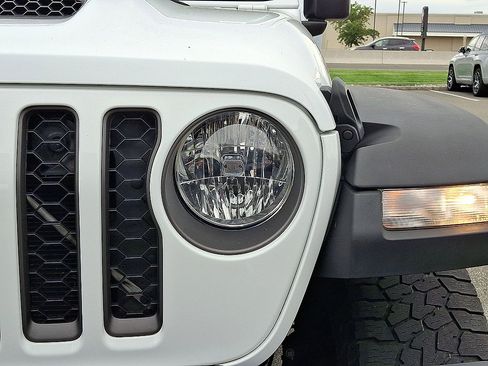 Used 2023 Jeep Gladiator Mojave w/ Cold Weather Group AWD/4WD image 34