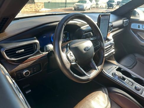 Used 2021 Ford Explorer King Ranch w/ Premium Technology Package image 2