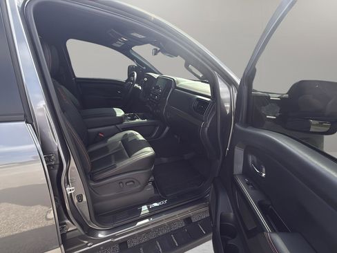 Used 2024 Nissan Titan PRO-4X image 17