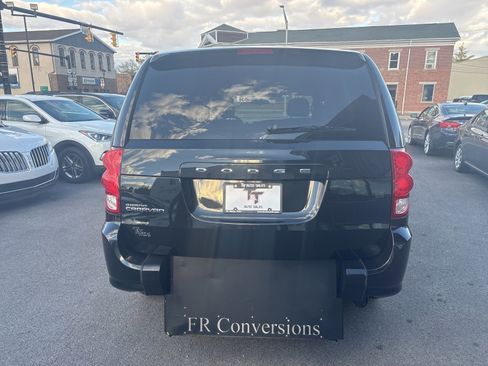 Used 2016 Dodge Grand Caravan SE w/ Quick Order Package 29E SE image 3