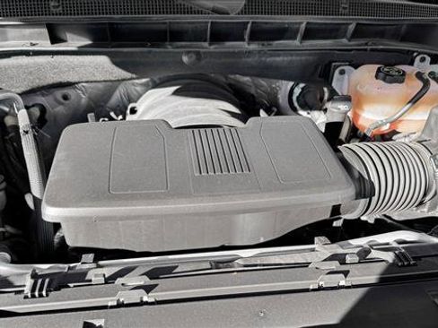 Used 2022 Chevrolet Tahoe Z71 w/ Luxury Package image 21