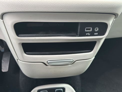 Used 2017 Chrysler Pacifica Touring w/ Tire & Wheel Group image 34