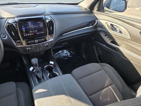 Used 2023 Chevrolet Traverse LT image 17