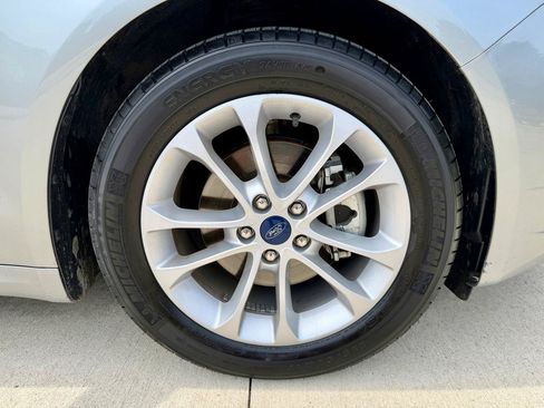 Used 2020 Ford Fusion SE FWD image 34