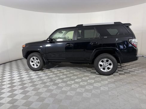 Used 2022 Toyota 4Runner SR5 AWD/4WD image 4