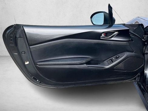 Used 2020 MAZDA MX-5 Miata Club image 17