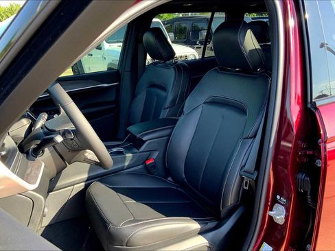 New 2025 Jeep Grand Cherokee Limited w/ Black Appearance Package image 9