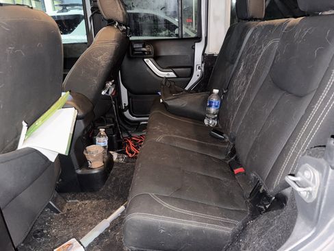 Used 2018 Jeep Wrangler Unlimited Sahara image 15