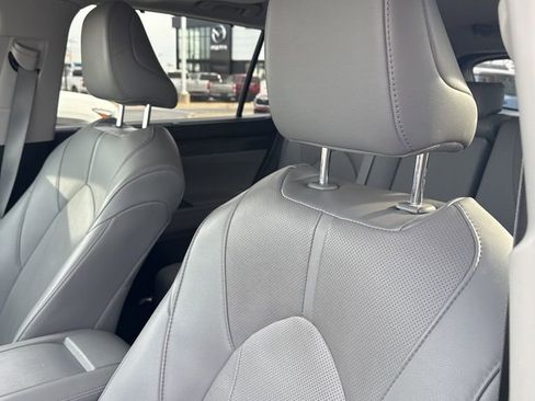 Used 2020 Toyota Highlander Limited image 7