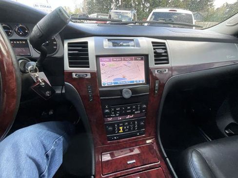 Used 2014 Cadillac Escalade Premium image 12