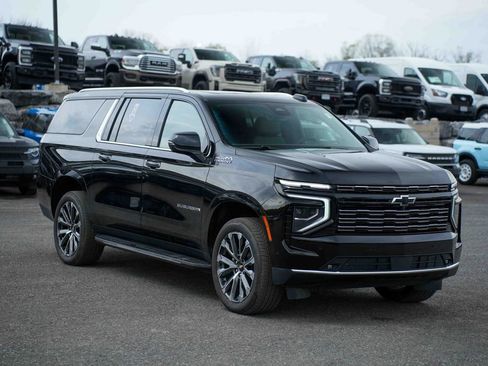 Used 2026 Chevrolet Suburban High Country w/ Sun And Tow Package AWD/4WD image 3