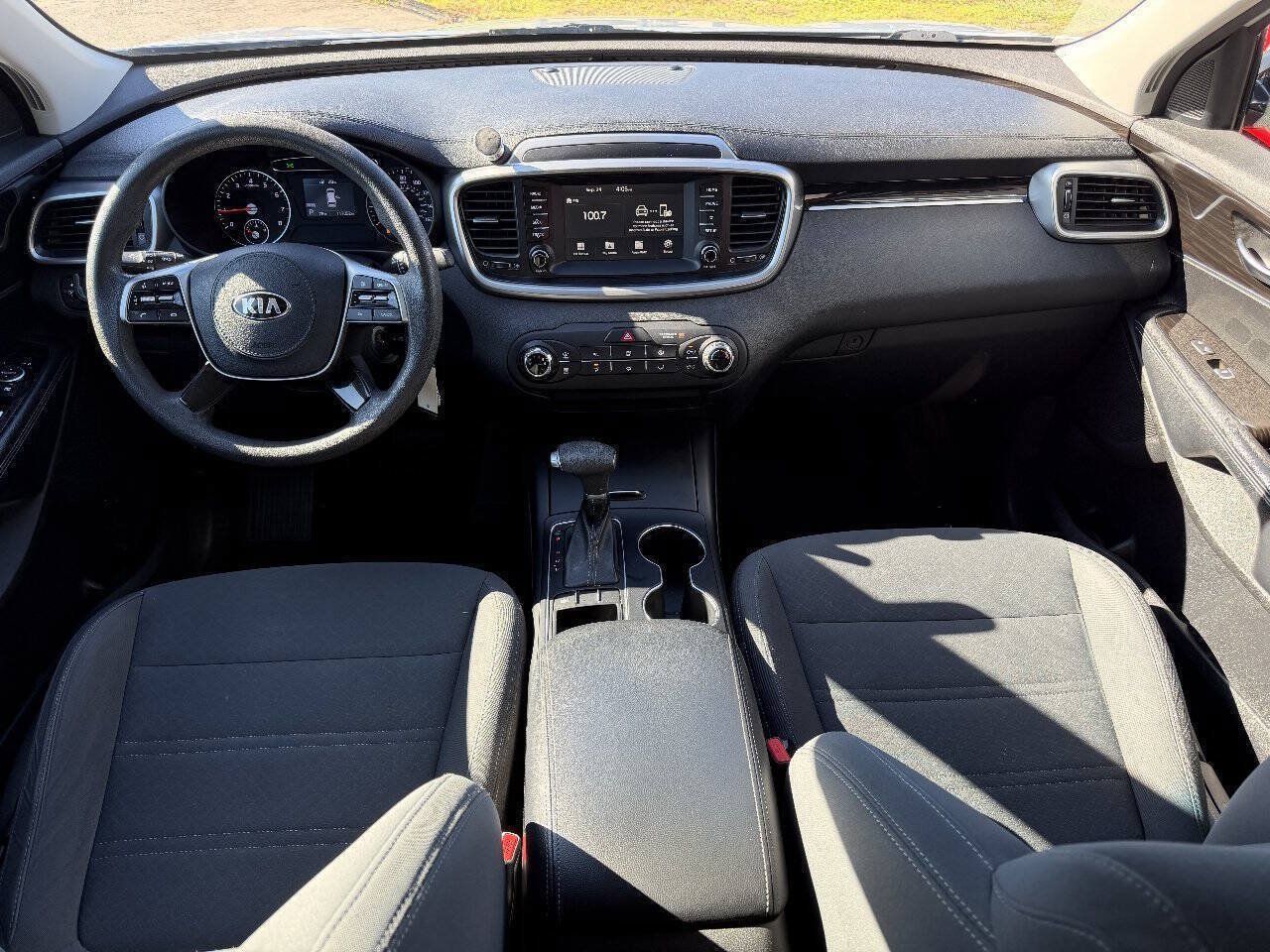 Used 2019 Kia Sorento L FWD image 9