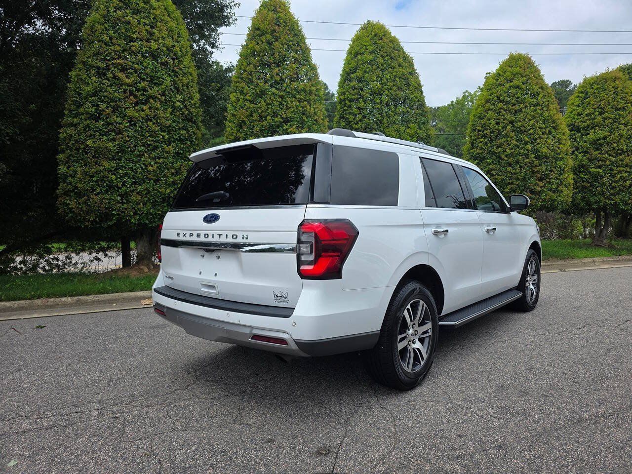 Used 2023 Ford Expedition Limited AWD/4WD image 5