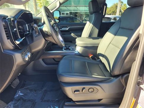 Used 2025 GMC Sierra 2500 SLT w/ SLT Premium Package image 5