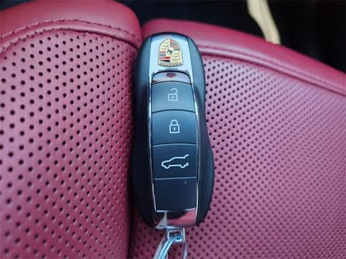 Used 2024 Porsche Macan image 37