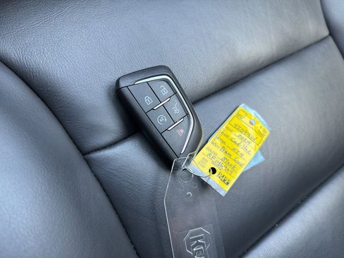 Used 2024 Cadillac XT4 Premium Luxury image 14