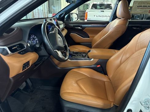 Used 2022 Toyota Highlander Platinum image 13