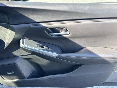 Used 2023 Nissan Sentra SR w/ SR Premium Package FWD image 19