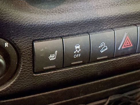 Used 2018 Jeep Wrangler Unlimited Sahara w/ Connectivity Group image 19