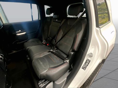 Used 2021 Mercedes-Benz GLB 250 image 19