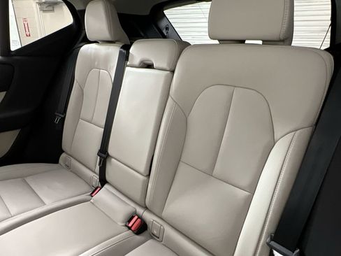 Certified 2024 Volvo XC40 B5 Plus image 24