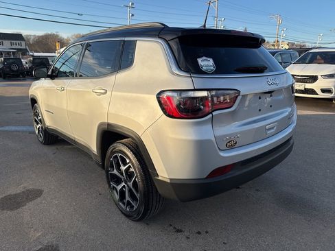 Certified 2025 Jeep Compass Limited image 3