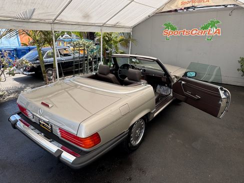 Used 1988 Mercedes-Benz 560 SL image 3