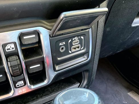 Used 2021 Jeep Wrangler Unlimited Sahara AWD/4WD image 25